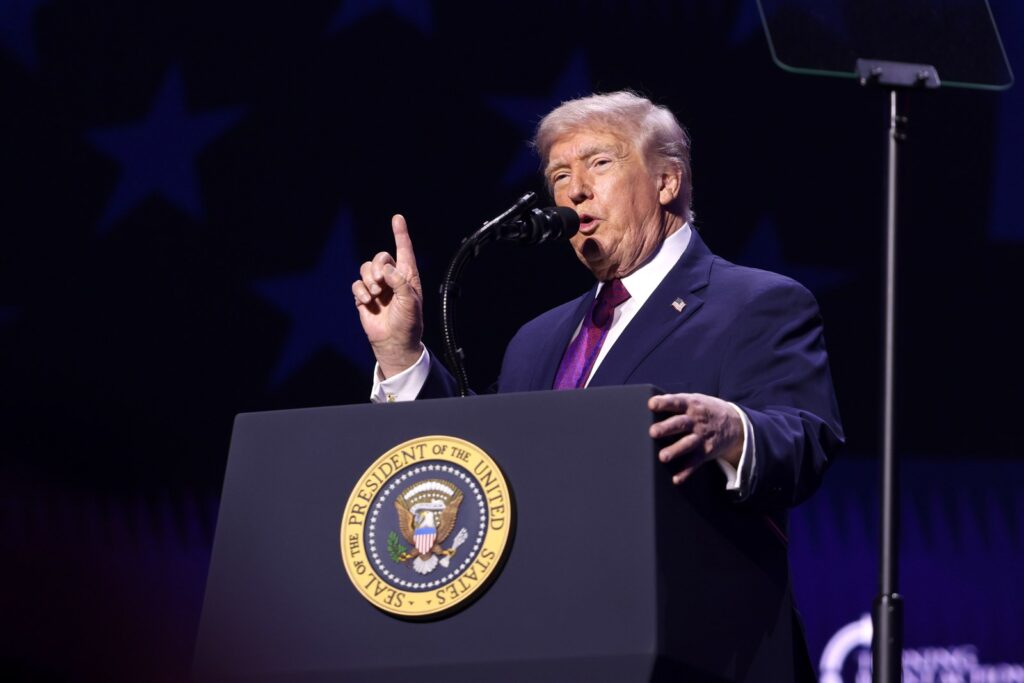 Trump mbyll tubimin në Youngstown  çek 5 000 dollarë për çdo amerikan nëse republikanët mbajnë Kongresin