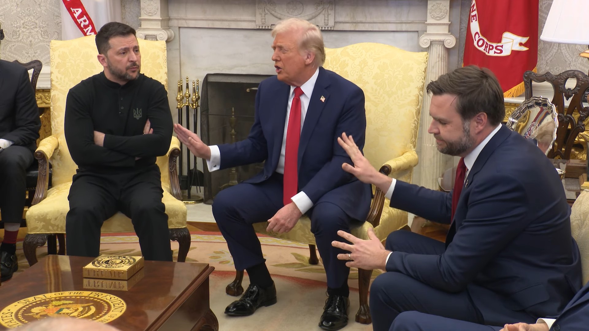 Presidenti amerikan Donald Trump dhe presidenti ukrainas Volodymyr Zelensky në Zyrën Ovale