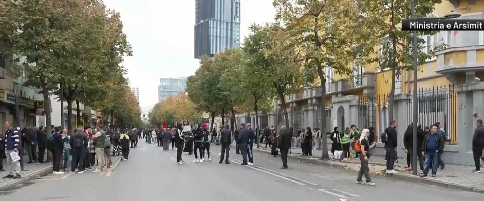 në Tiranë, studentët dhe pedagogët
