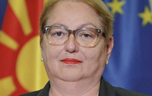 Vesna Janevska, ministre e Arsimit dhe Shkencës — foto zyrtare (Wikimedia Commons, portret zyrtar 2024)