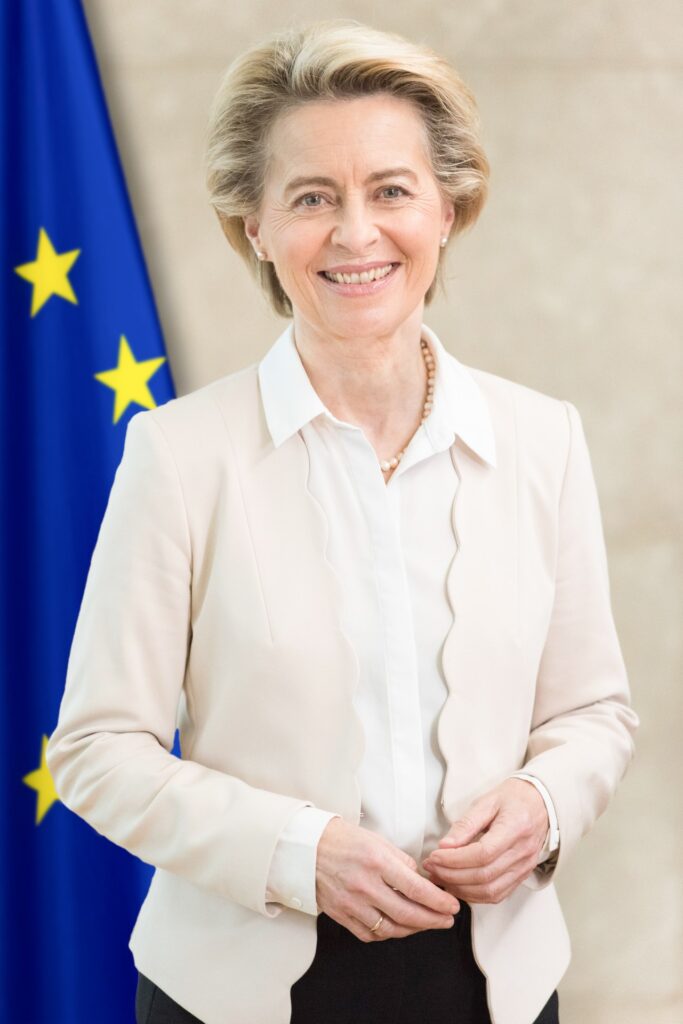 Von der Leyen pritet me protestë në aeroport  rinia kundër verdiktit të Hagës