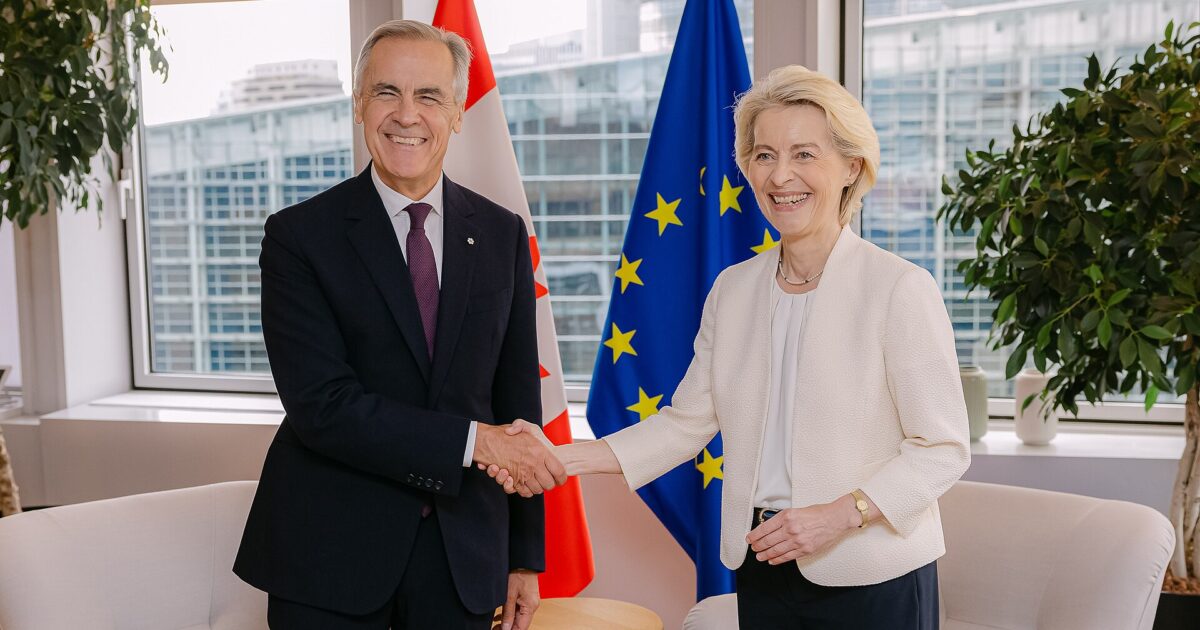 Ursula von der Leyen me flamurin e BE-së