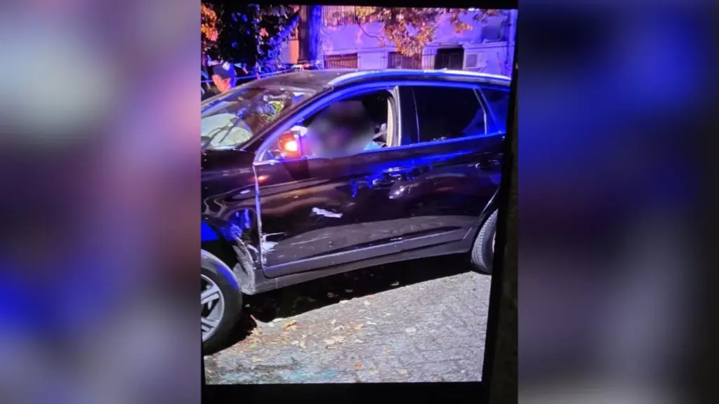 Makina e shkatërruar në rrugë  detaje të tjera nga atentati në Tiranë  thirrjet e drithëruese të djalit  Ku e kam babën